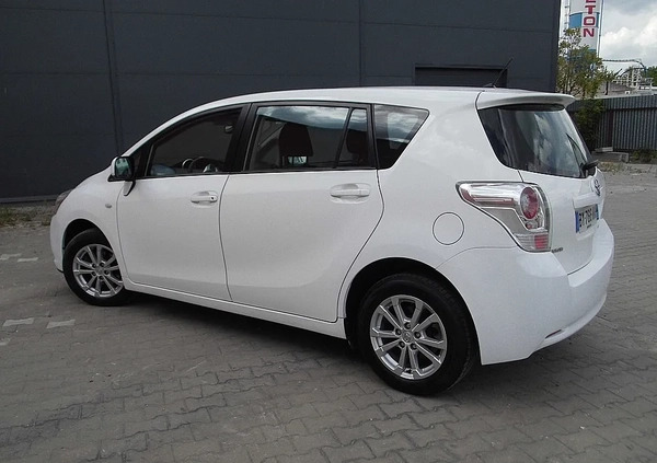 Toyota Verso cena 28900 przebieg: 235000, rok produkcji 2011 z Karczew małe 436